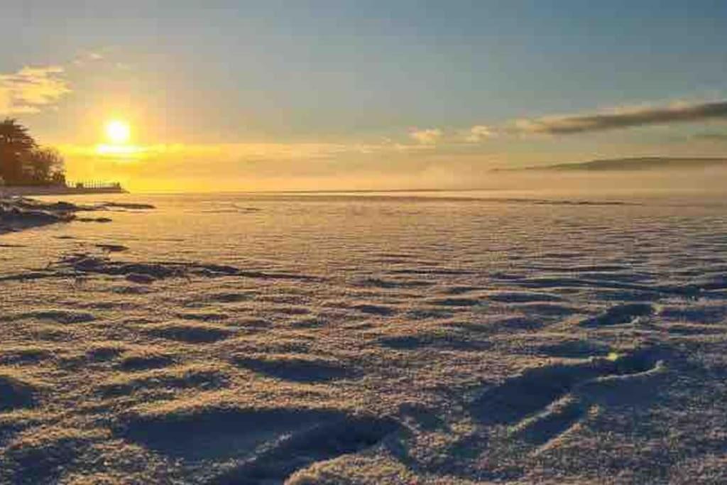 Watersedge Retreat, Views, Sunsets, Dogs Welcome Sandside  Экстерьер фото