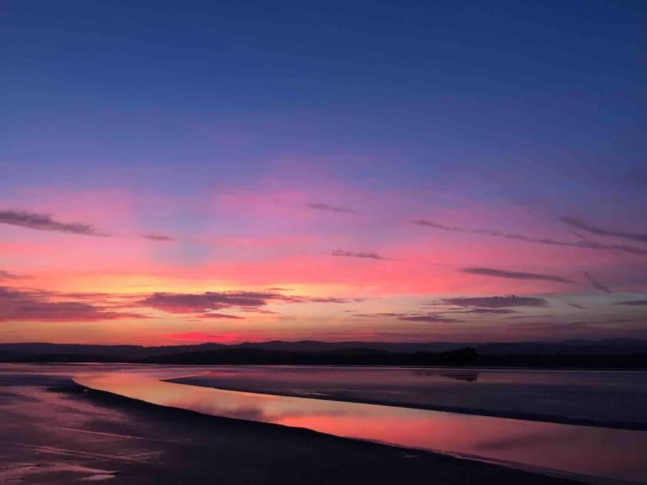 Watersedge Retreat, Views, Sunsets, Dogs Welcome Sandside  Экстерьер фото